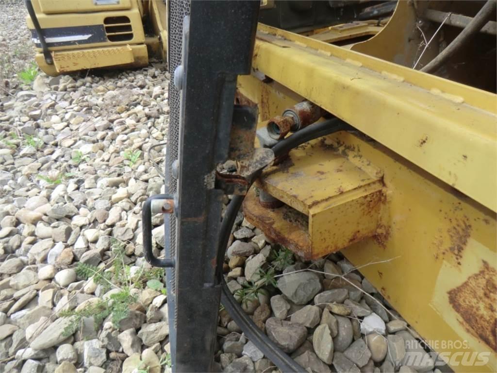 CAT 962H Podvozky a zavěšení kol