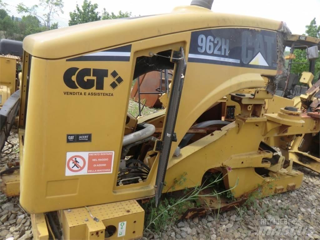 CAT 962H Podvozky a zavěšení kol