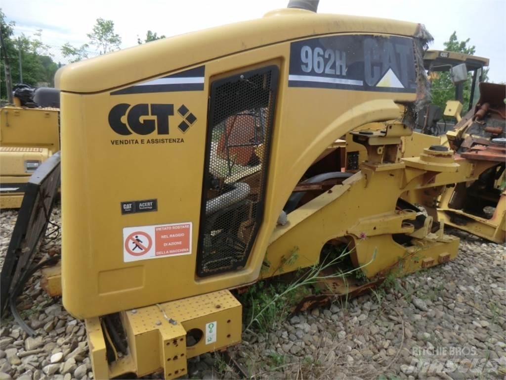 CAT 962H Podvozky a zavěšení kol