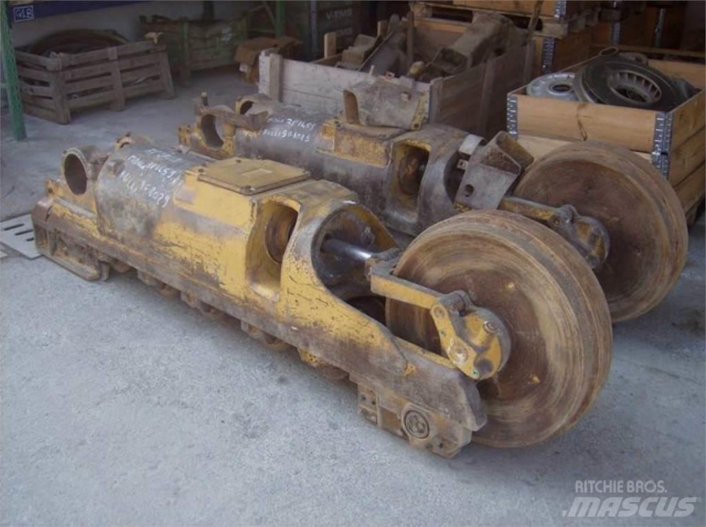 CAT 963 Pásy, řetězy a podvozek