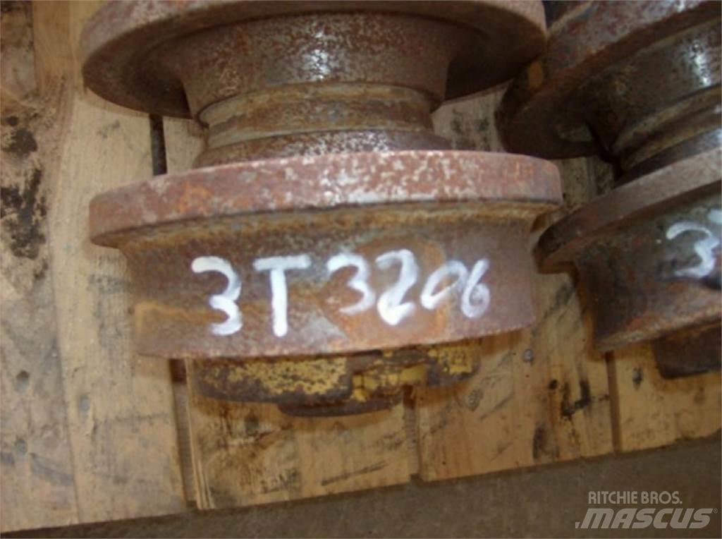 CAT 963 Pásy, řetězy a podvozek