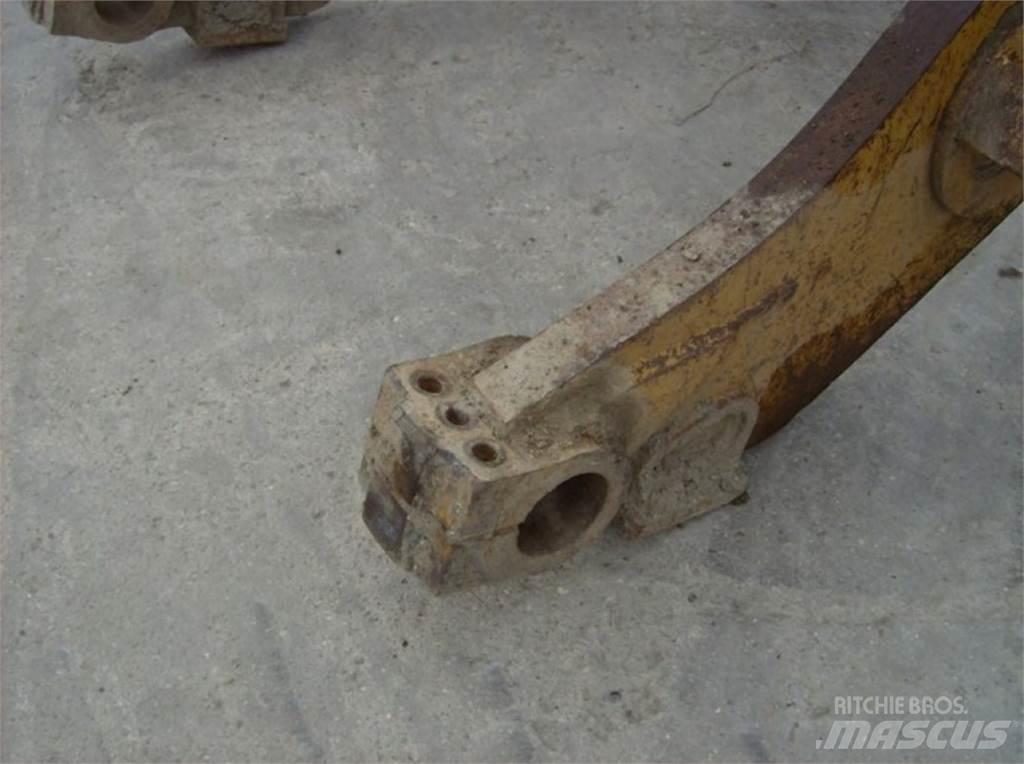 CAT 963 Podvozky a zavěšení kol