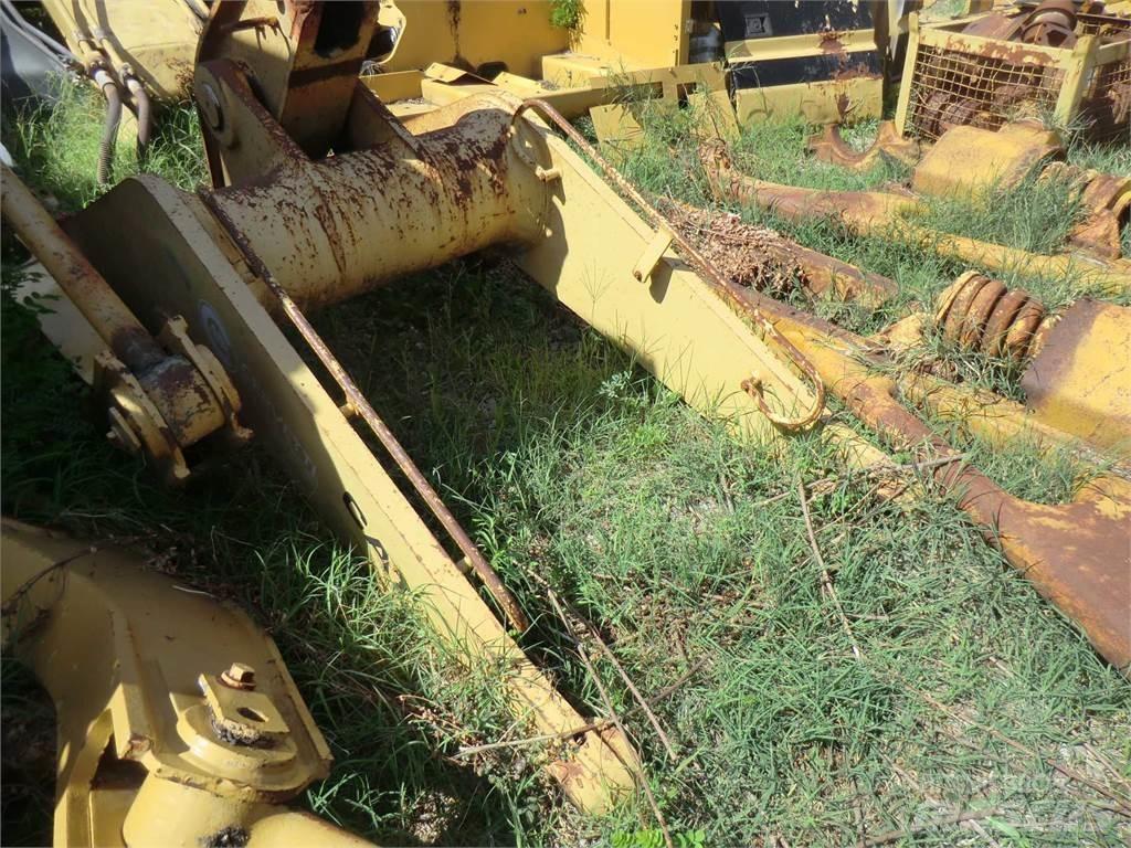 CAT 963 Podvozky a zavěšení kol