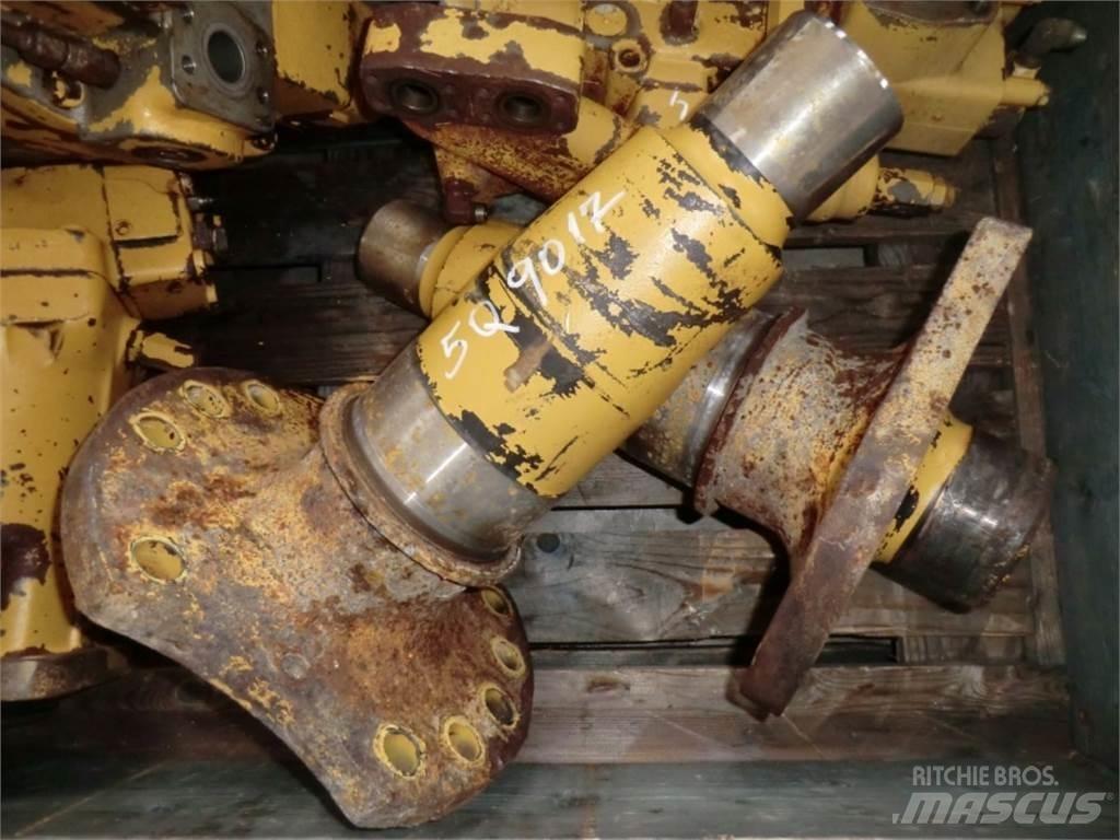 CAT 963C Pásy, řetězy a podvozek