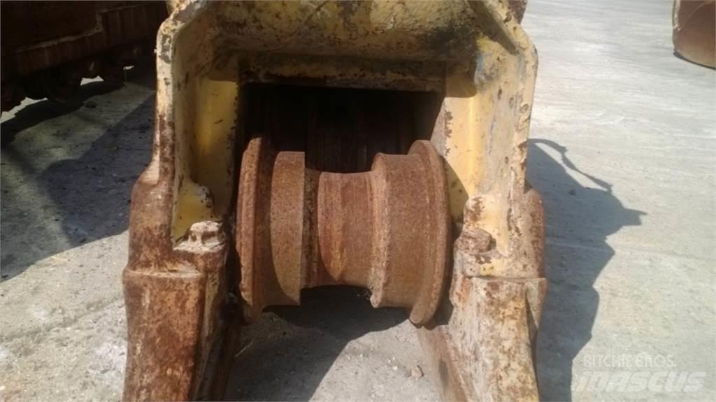 CAT 963C Pásy, řetězy a podvozek