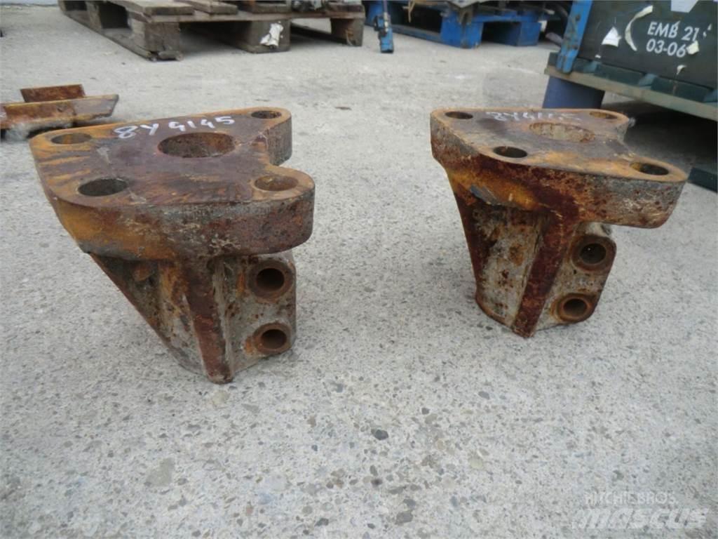 CAT 963C Pásy, řetězy a podvozek