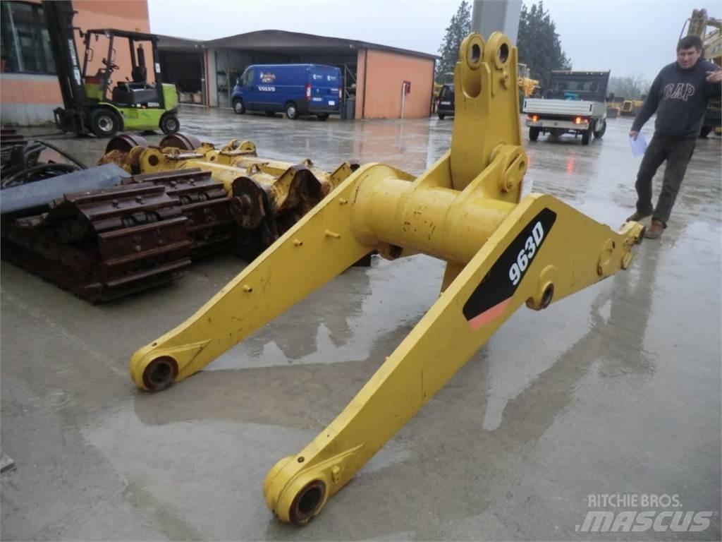 CAT 963D Podvozky a zavěšení kol