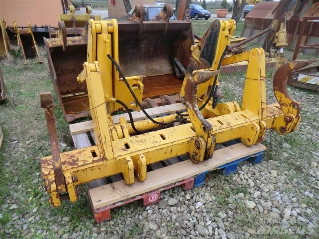 CAT 973C Pásy, řetězy a podvozek