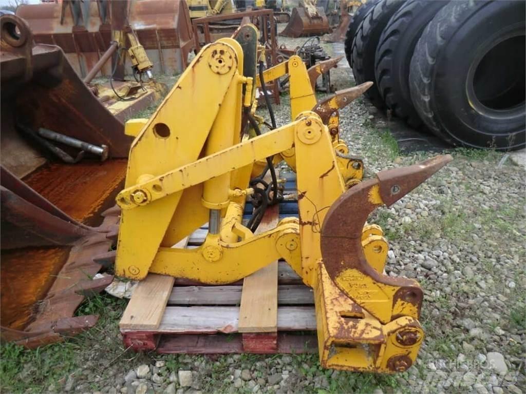 CAT 973C Pásy, řetězy a podvozek