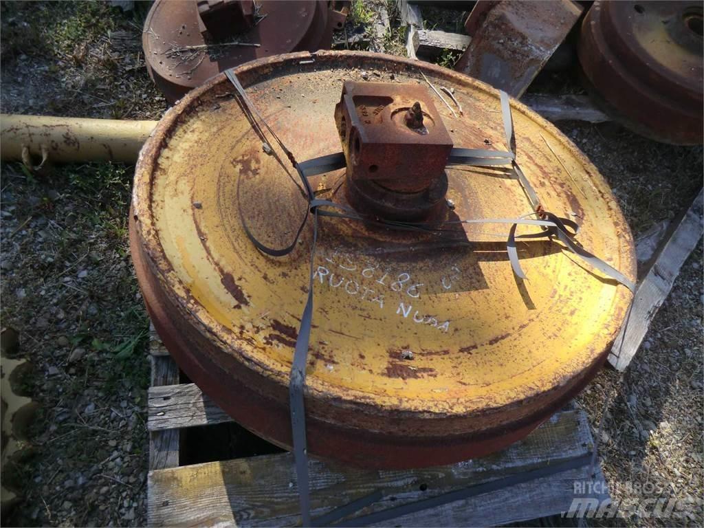 CAT D7E Pásy, řetězy a podvozek