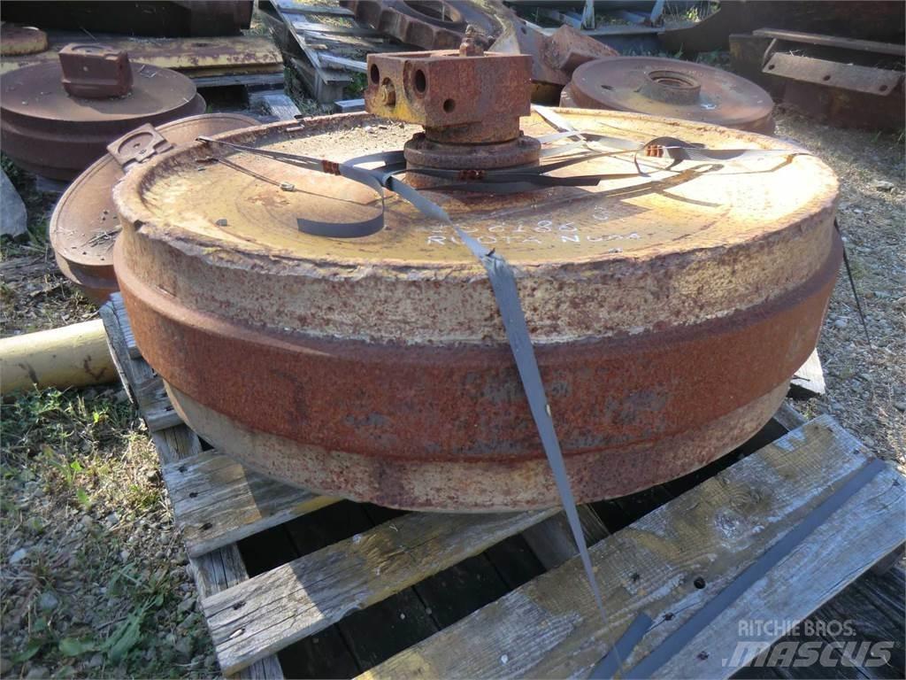 CAT D7E Pásy, řetězy a podvozek