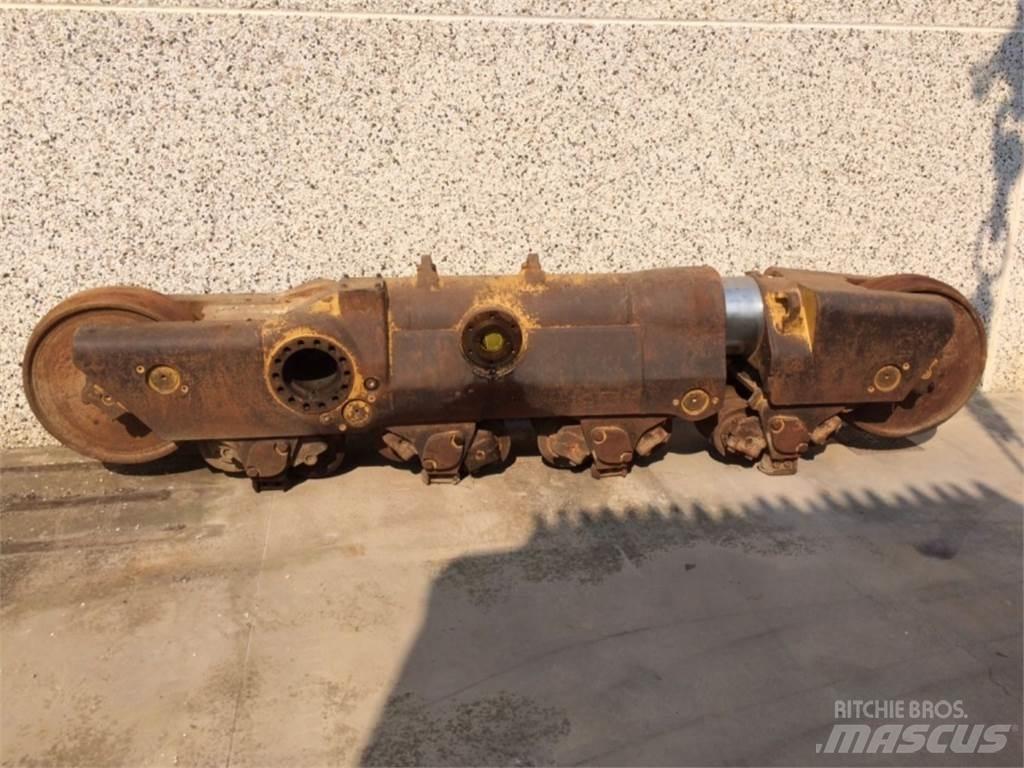 CAT  D8L Pásy, řetězy a podvozek