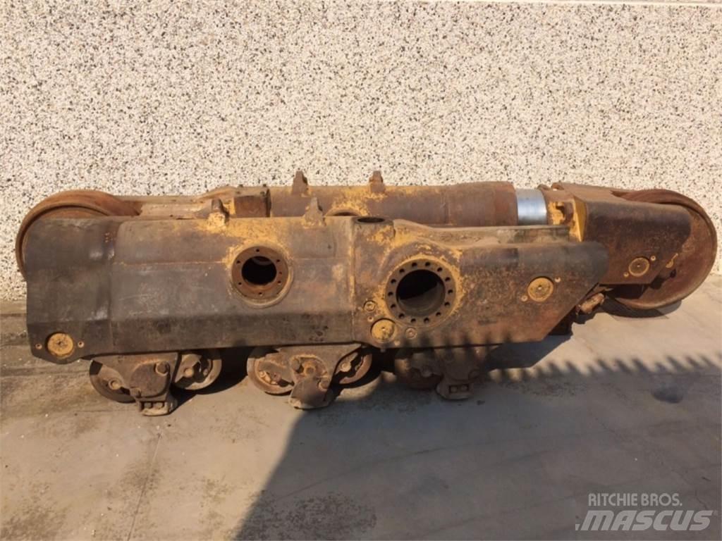 CAT  D8L Pásy, řetězy a podvozek