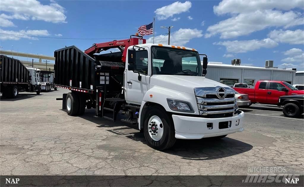 Hino L7 Klešťové drapáky