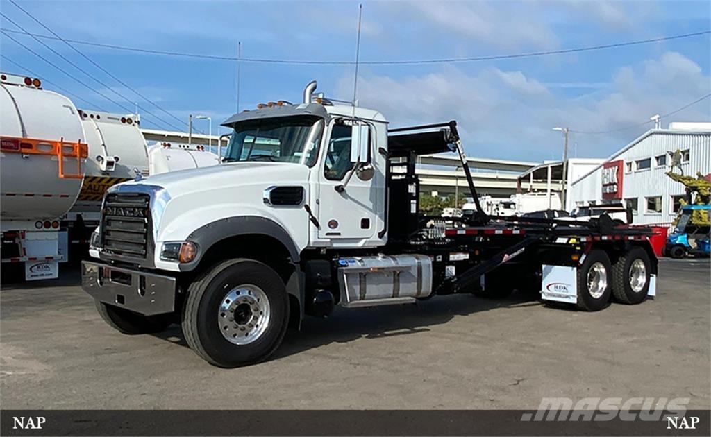 Mack Granite Lanový nosič kontejnerů