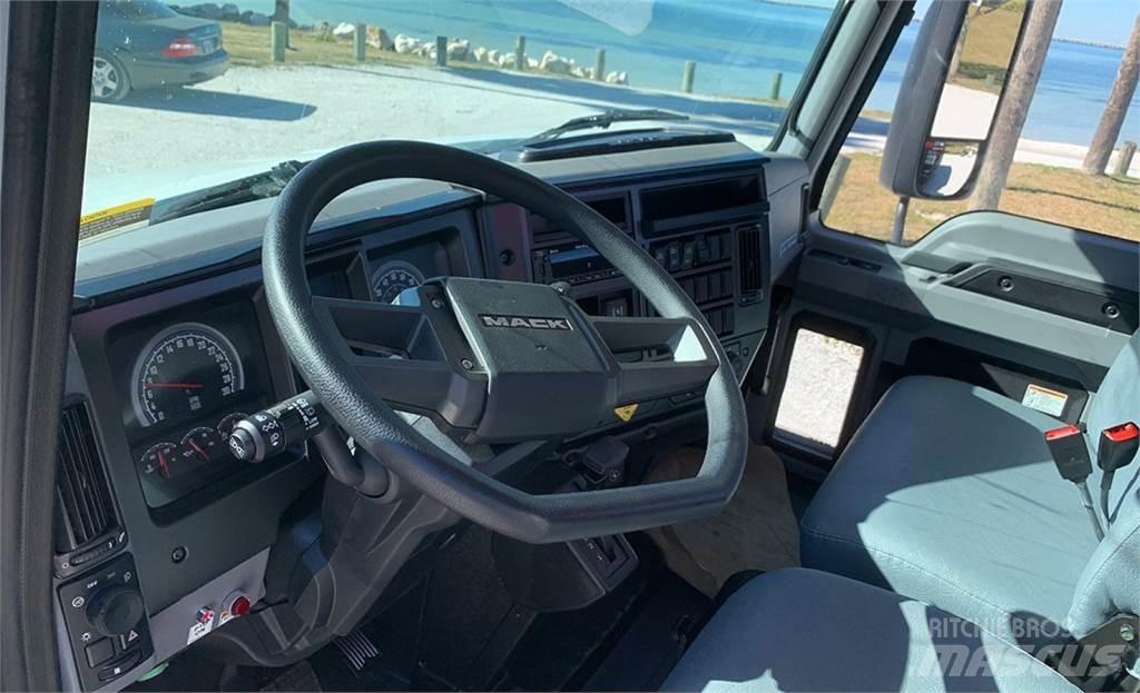 Mack MD7 Klešťové drapáky