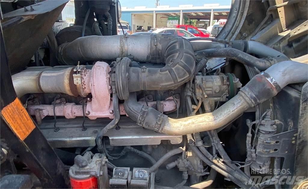 Mack MR688S Popelářské vozy