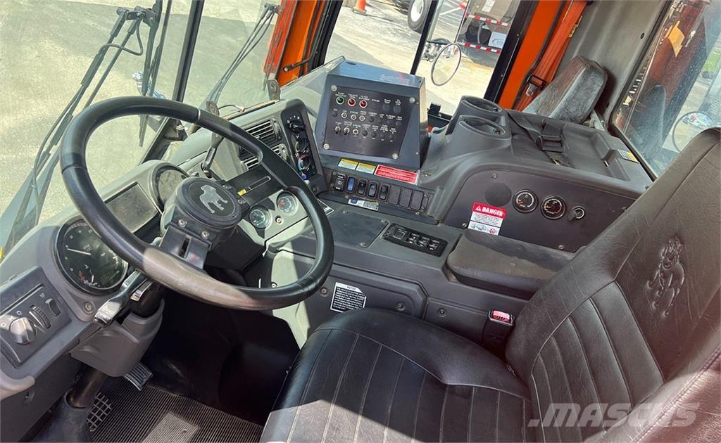 Mack MRU613 Nákladní vozidlo bez nástavby