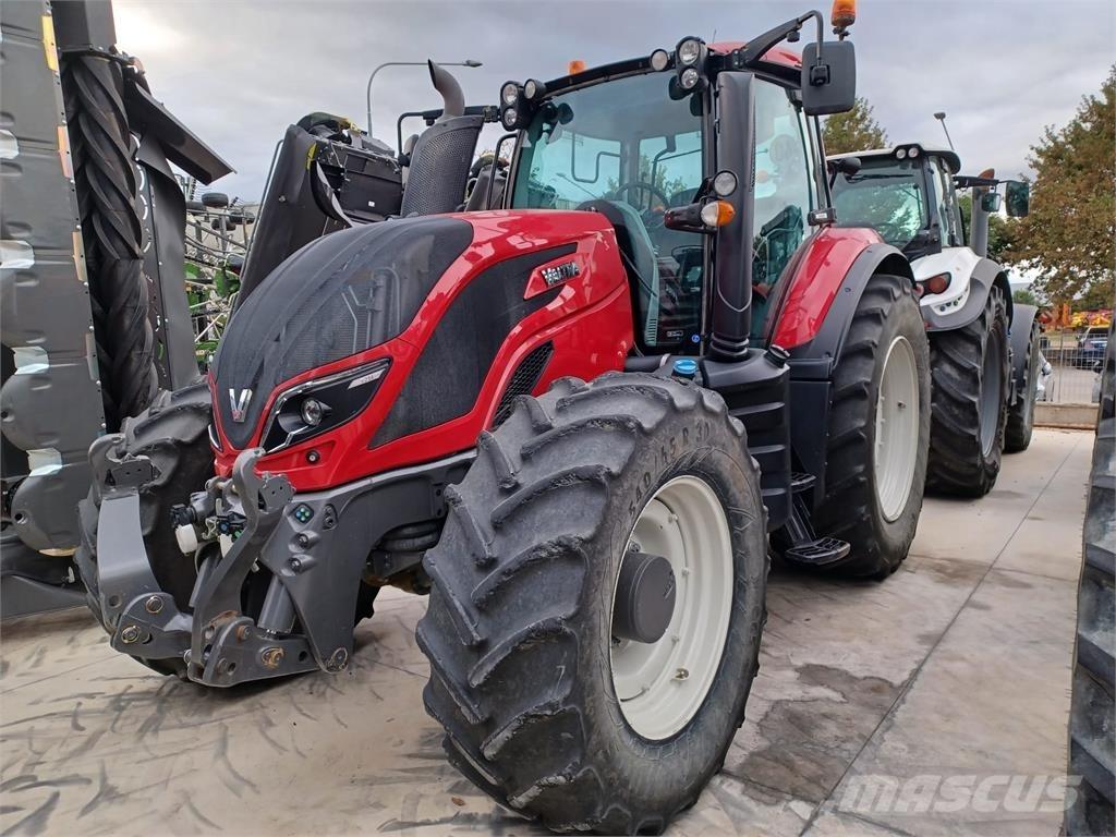 Valtra T 214 Traktory