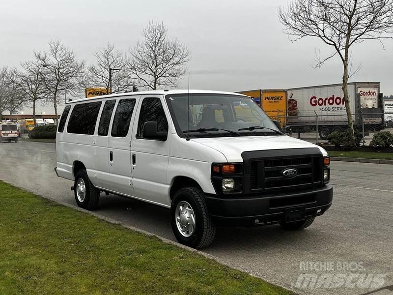 Ford Econoline Osobní vozy