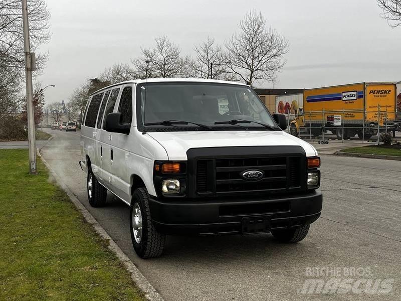 Ford Econoline Osobní vozy