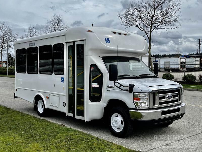 Ford Econoline Minibusy