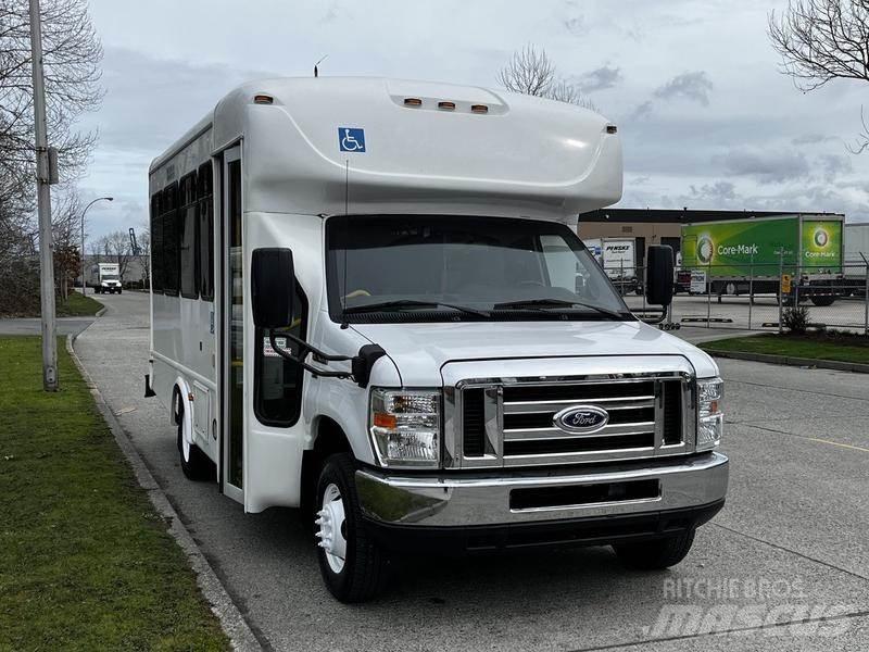 Ford Econoline Minibusy