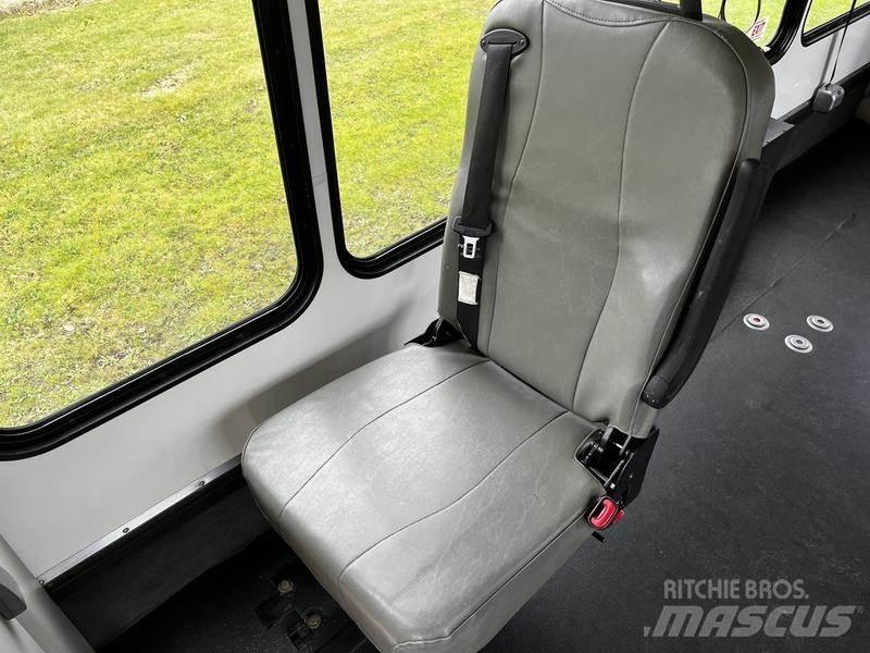 Ford Econoline Minibusy