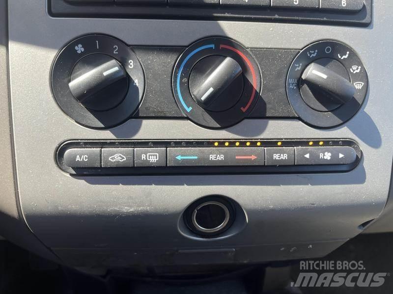 Ford Expedition Osobní vozy