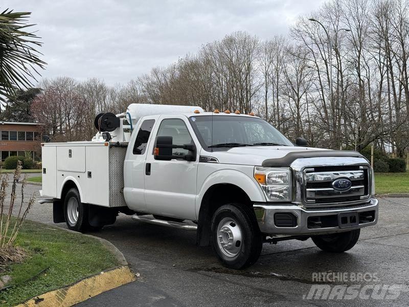 Ford F-350 SD Komunální / Multi-užitková vozidla