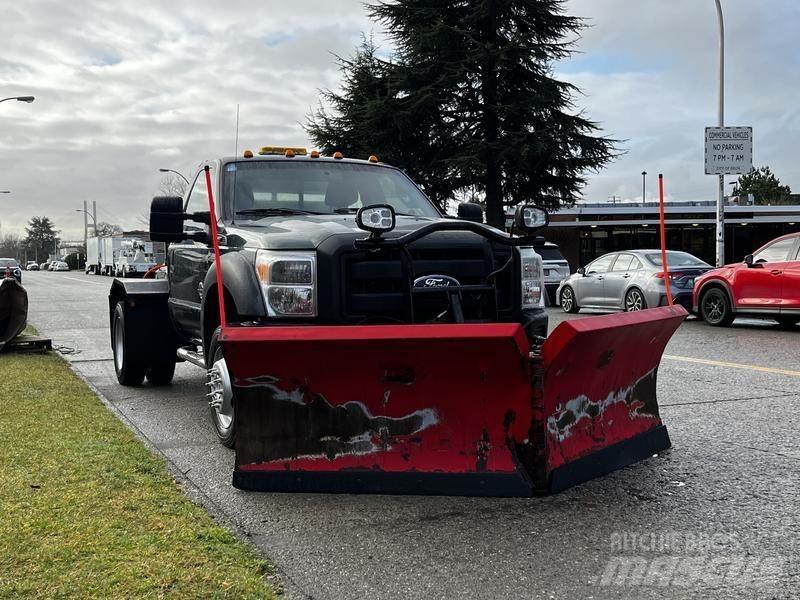 Ford F-550 Sněžné pluhy, přední sněhové radlice