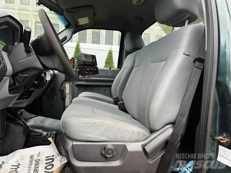 Ford F-550 Sněžné pluhy, přední sněhové radlice