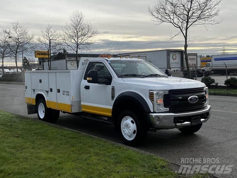 Ford F-550 Komunální / Multi-užitková vozidla
