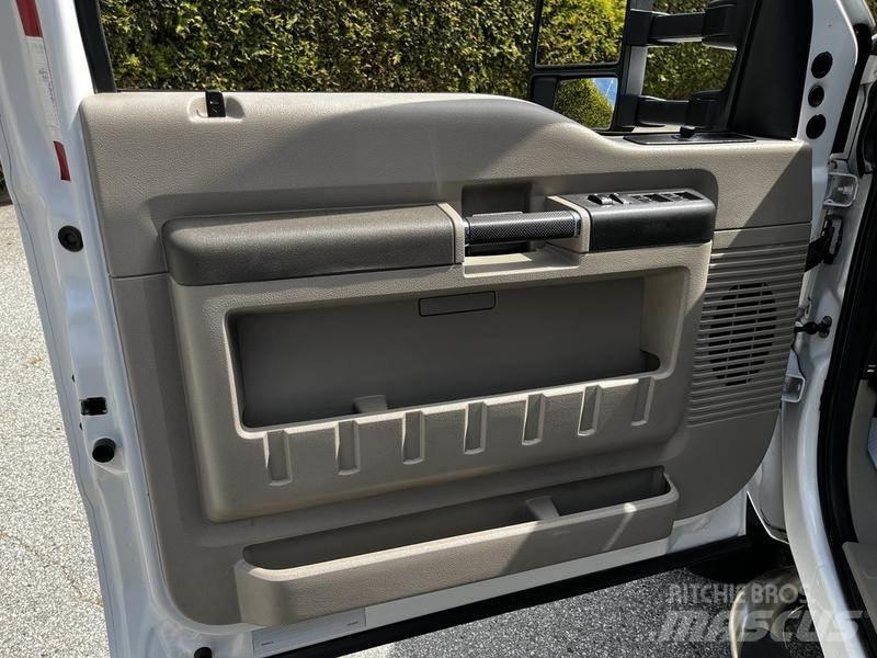 Ford F-550 Komunální / Multi-užitková vozidla