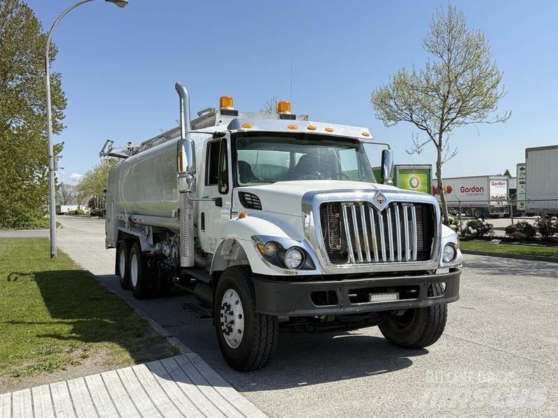 International 7500 Cisternové vozy
