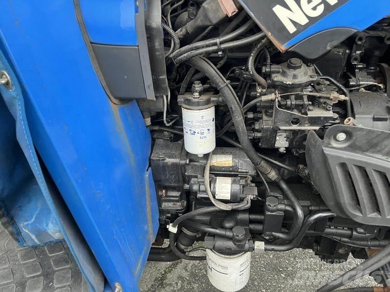 New Holland TN70A Traktory
