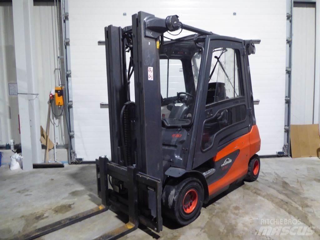 Linde E30-01 Akumulátorové vozíky