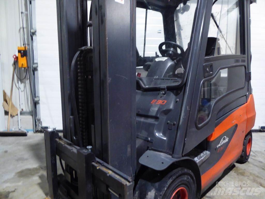 Linde E30-01 Akumulátorové vozíky