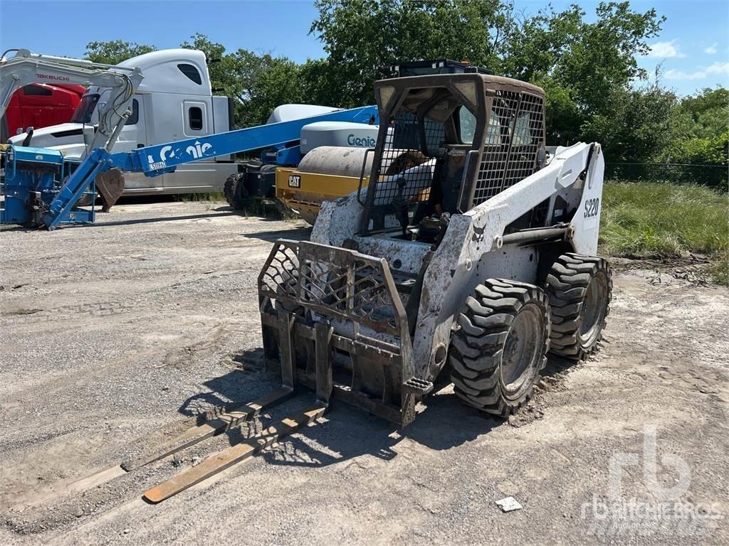 Bobcat S220 Smykem řízené nakladače