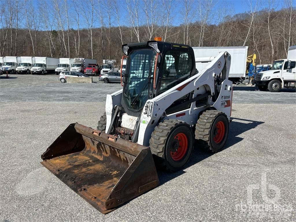 Bobcat S740 Smykem řízené nakladače