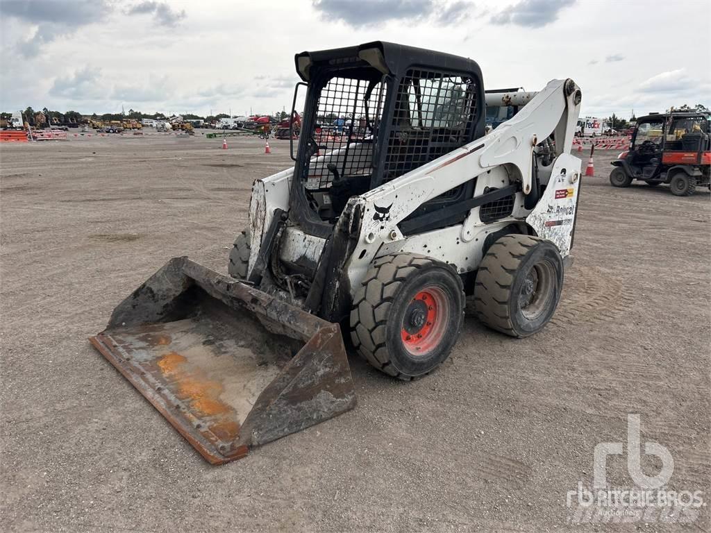 Bobcat S750 Smykem řízené nakladače