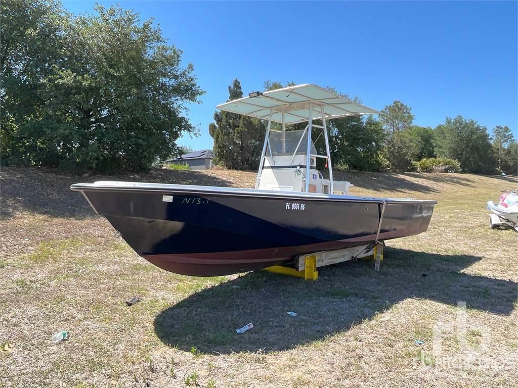  BOSTON WHALER Pracovní lodě, bárky a pontony