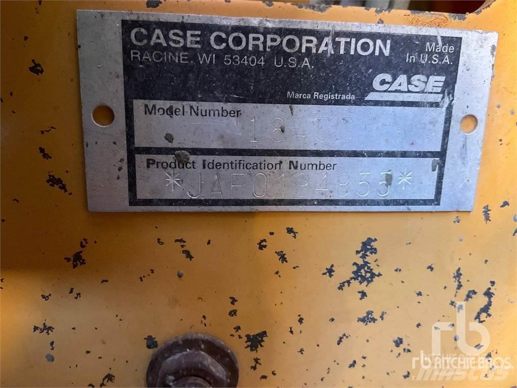 CASE 1845C Smykem řízené nakladače