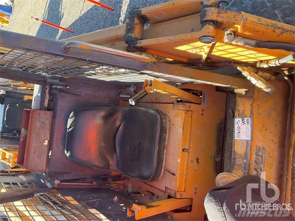 CASE 1845C Smykem řízené nakladače