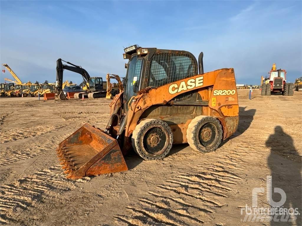CASE SR200 Smykem řízené nakladače