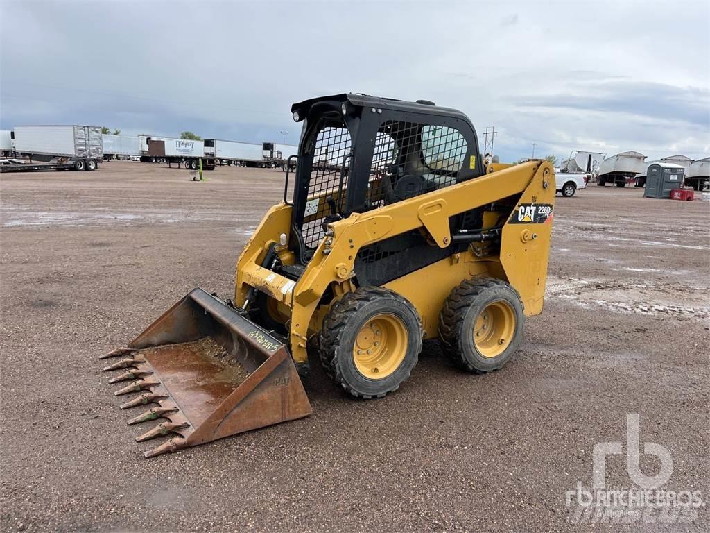 CAT 226D Smykem řízené nakladače