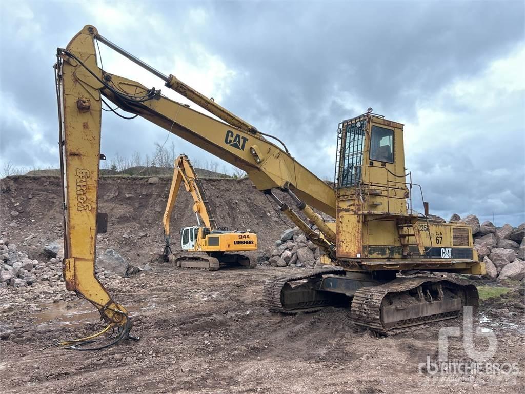 CAT 235C Stroje pro manipulaci s odpadem
