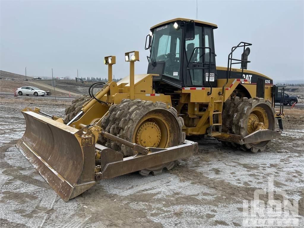CAT 825G Skládkové kompaktory