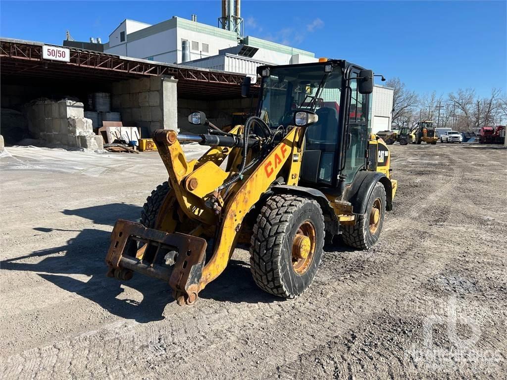 CAT 906M Kolové nakladače