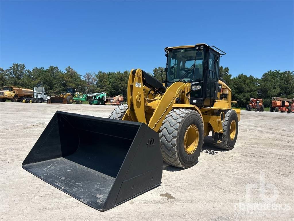 CAT 930M Kolové nakladače